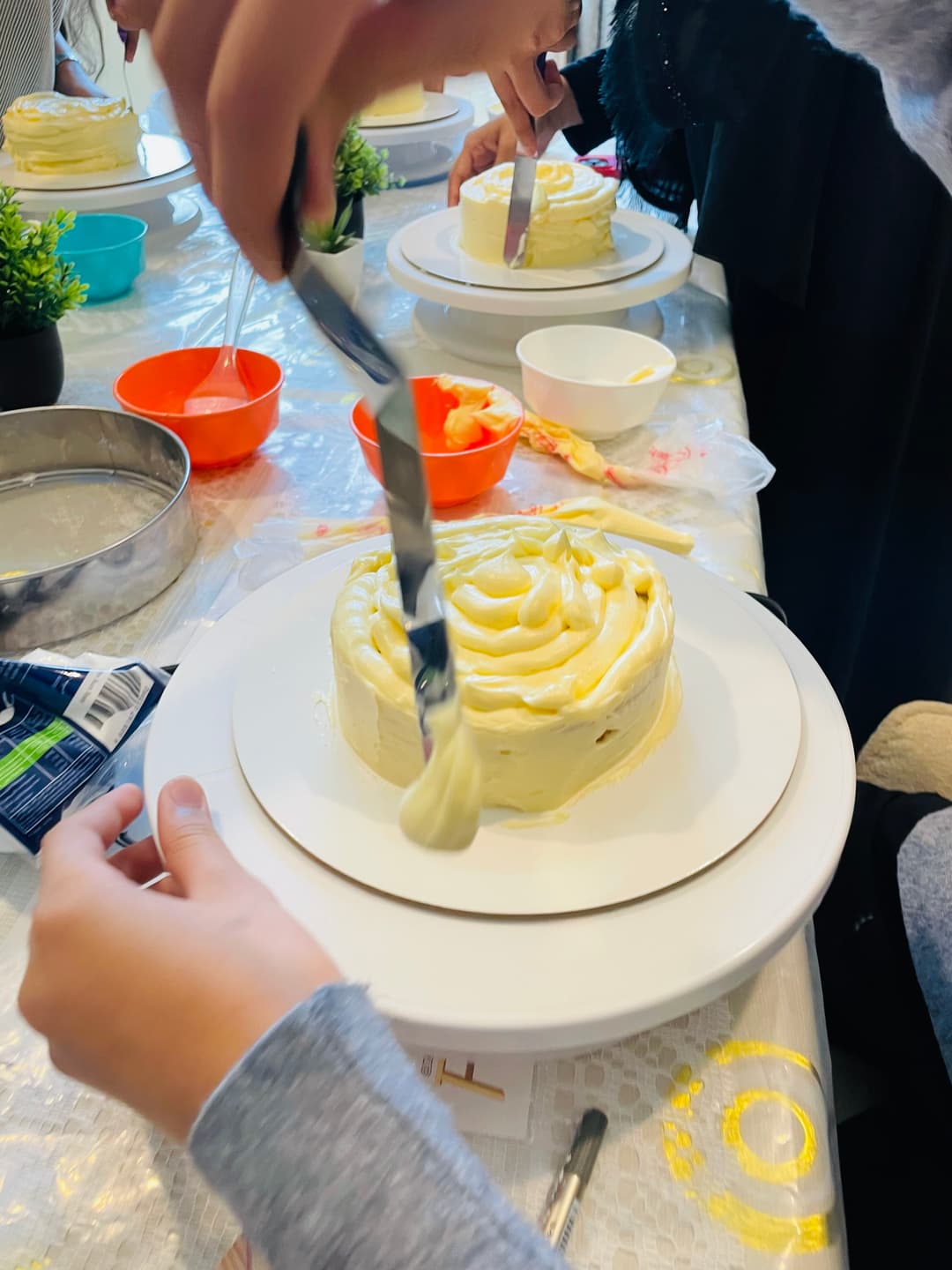 Beautiful birthday cake by Tasty Crunchz student