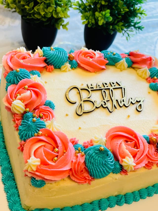Cake decorating class