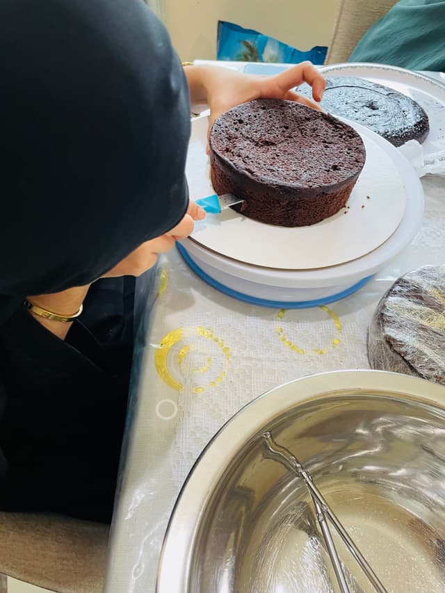 Students learning to bake